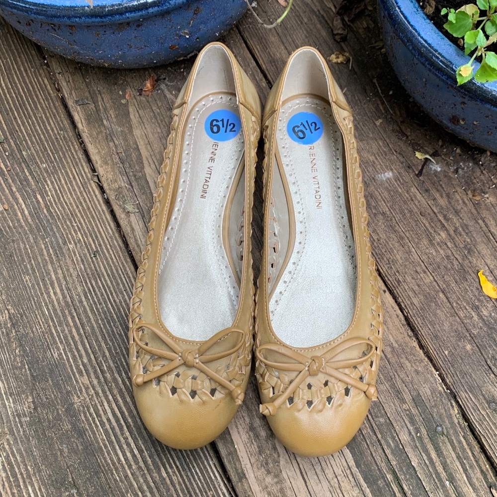 Tan flats